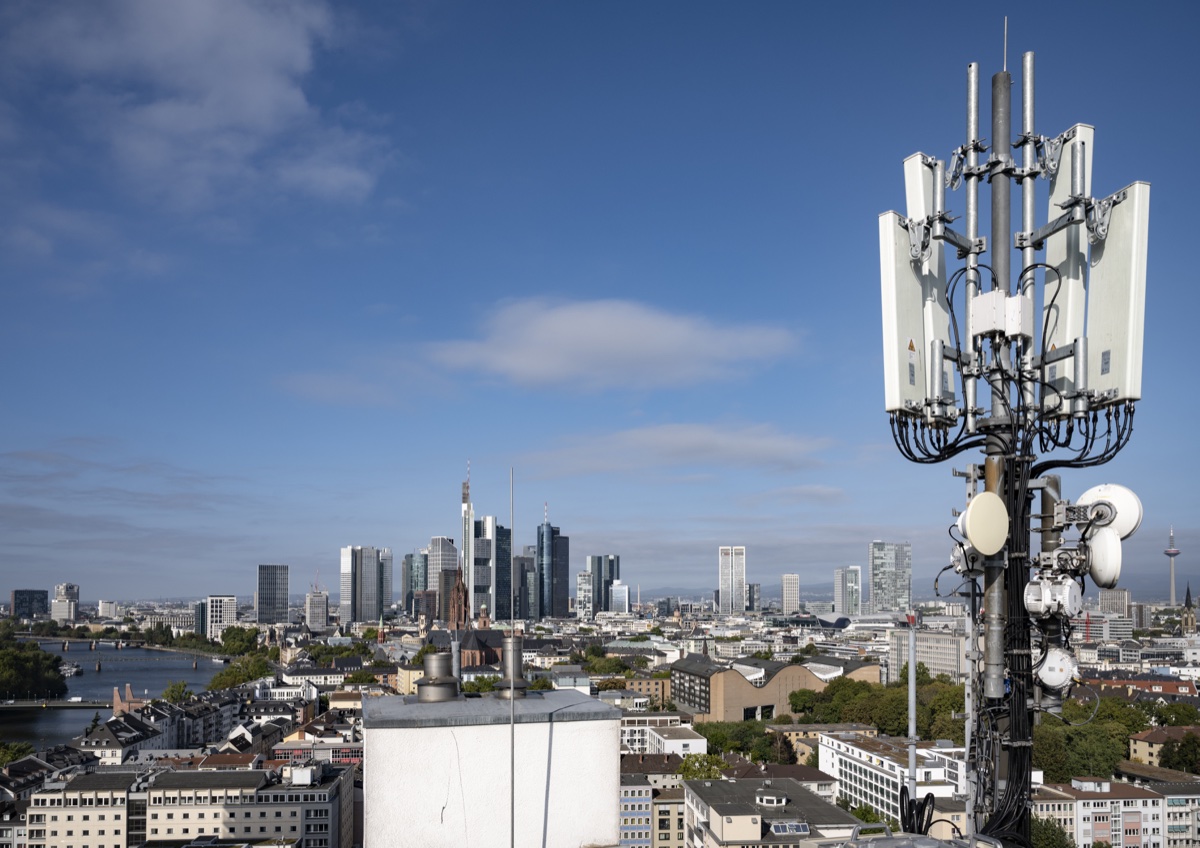 Reference photo: rooftop mast